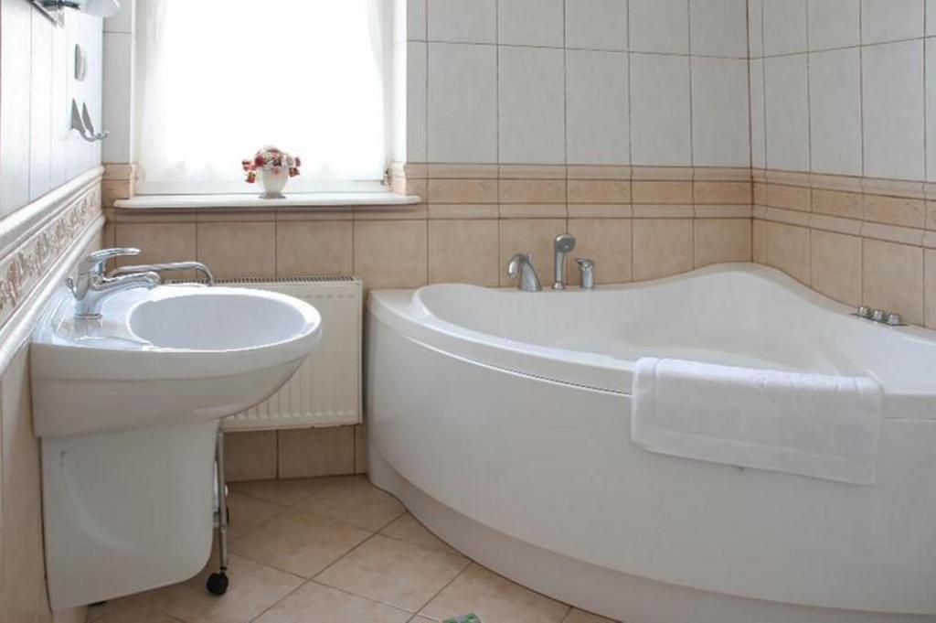 Baron Hotel Ciechanów Cameră foto